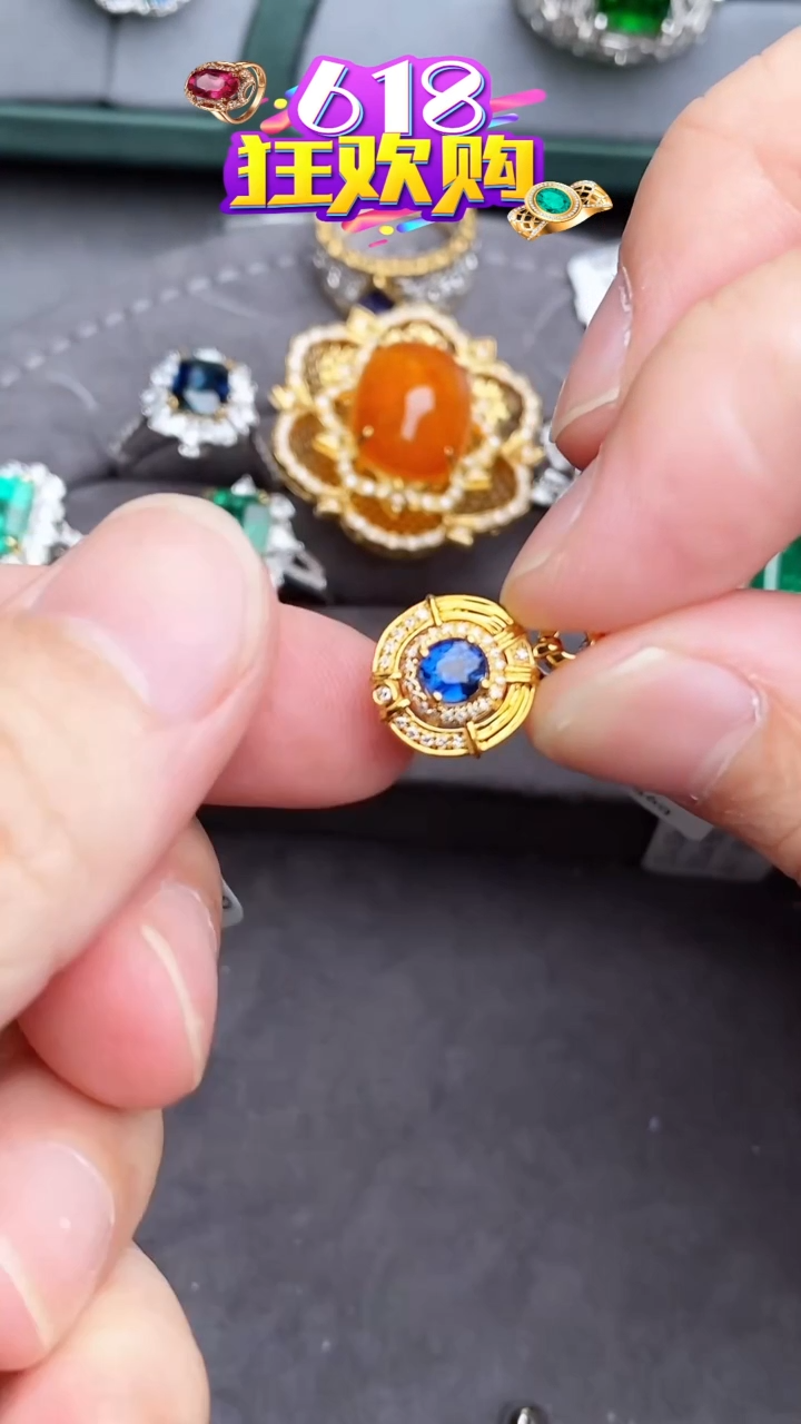 蓝宝石吊坠(不含链)18K金镶嵌.............