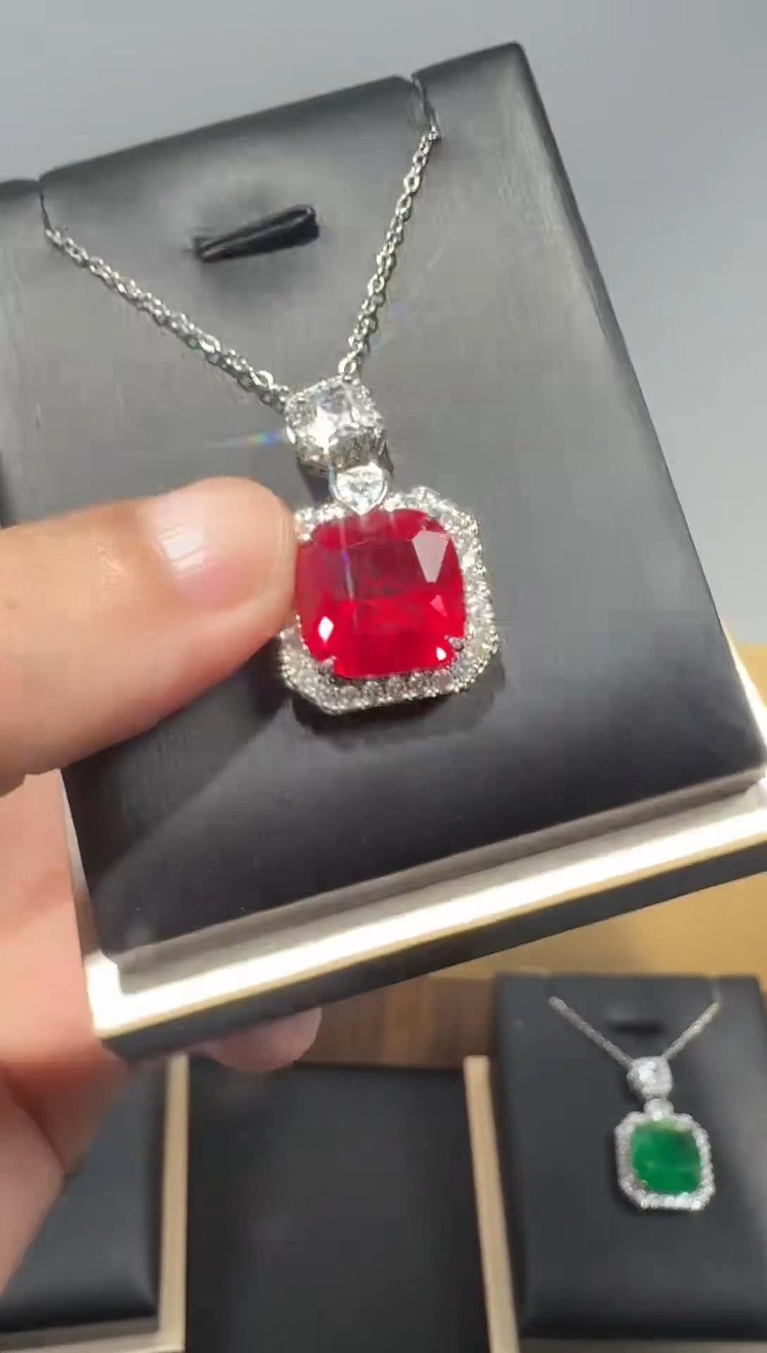 吊坠(赠链)18K金镶嵌红宝石123