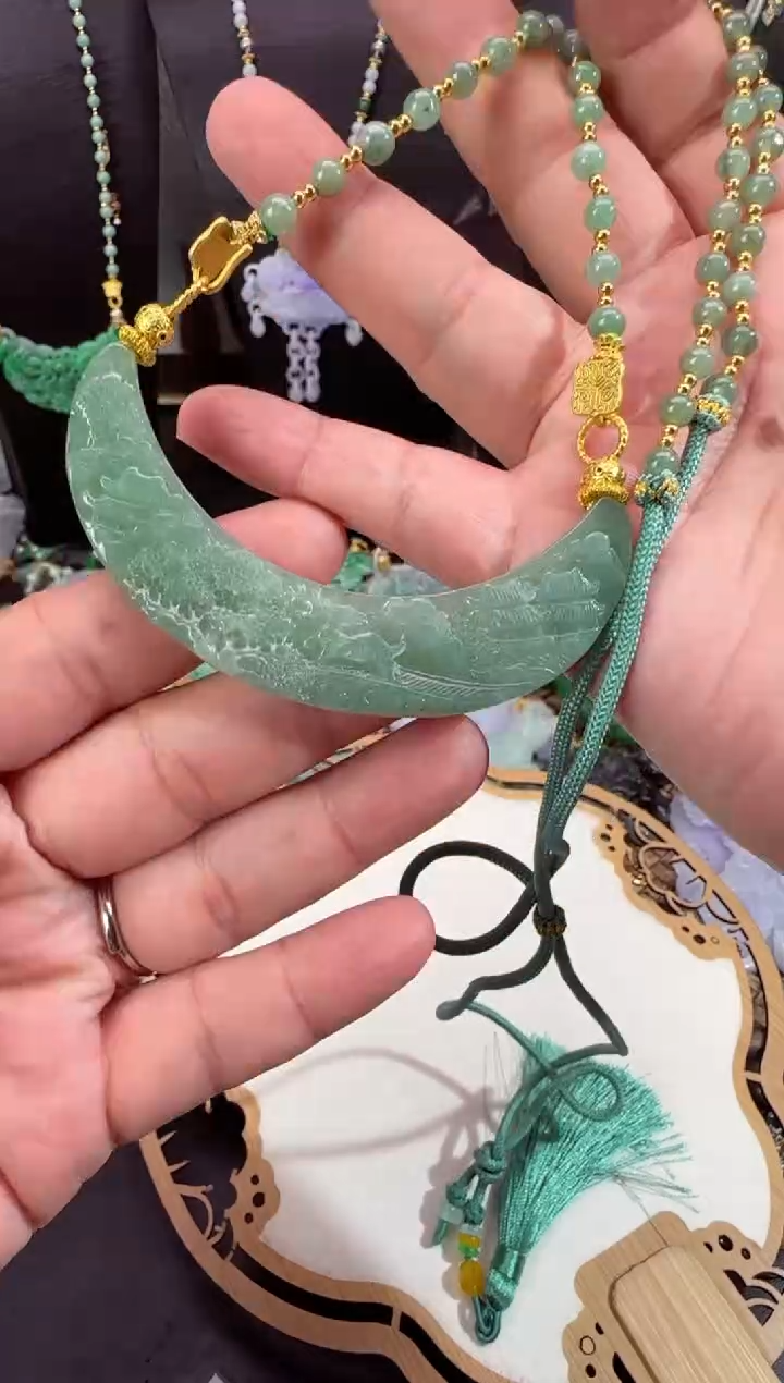 【闪购商品】翡翠颈饰未镶嵌拍照