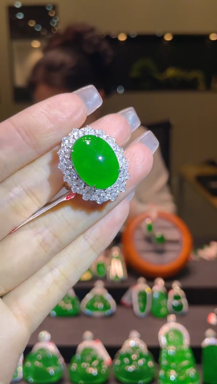 【闪购商品】翡翠吊坠(赠链)18K金镶嵌A58