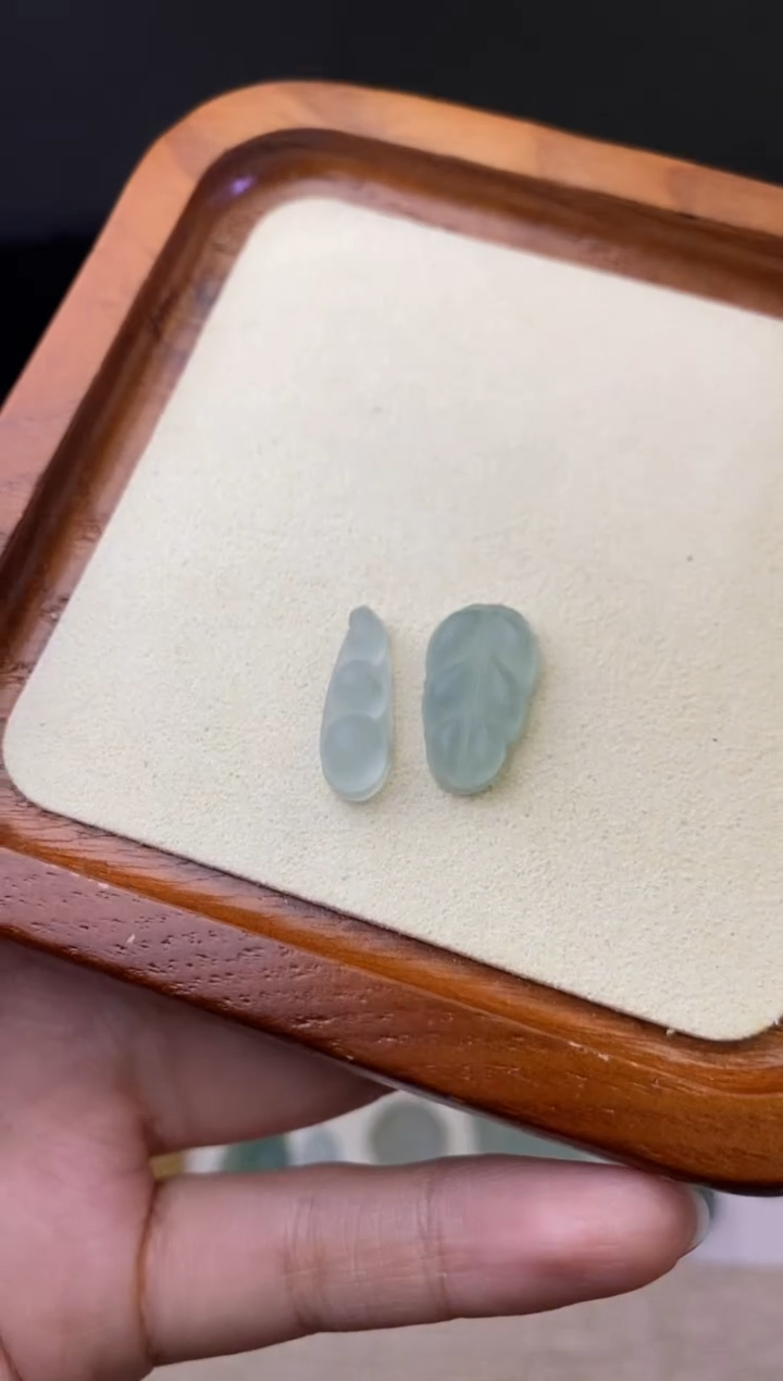 定制翡翠未镶嵌冰蓝豆子+叶子
