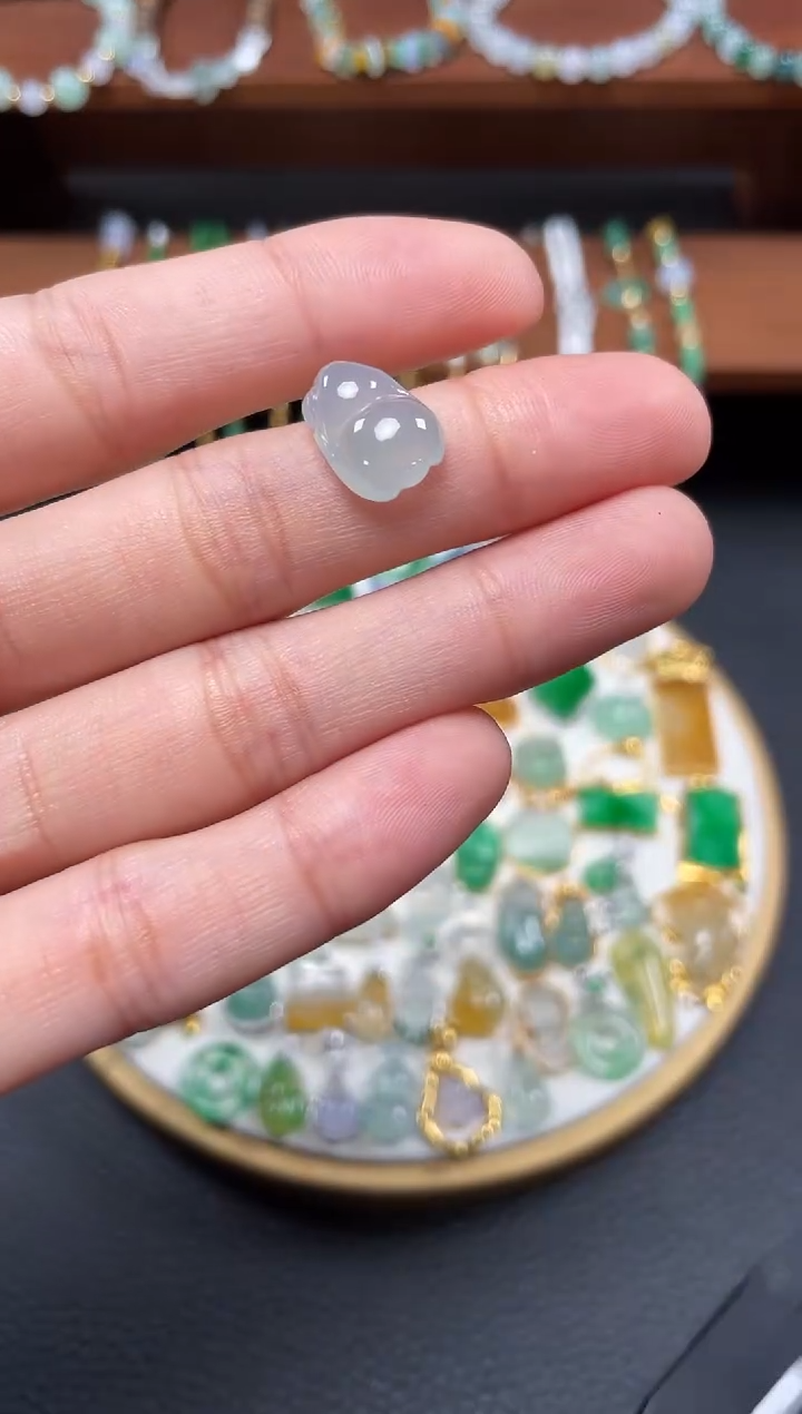【闪购商品】翡翠吊坠(不含链)18K金镶嵌一个   JK637