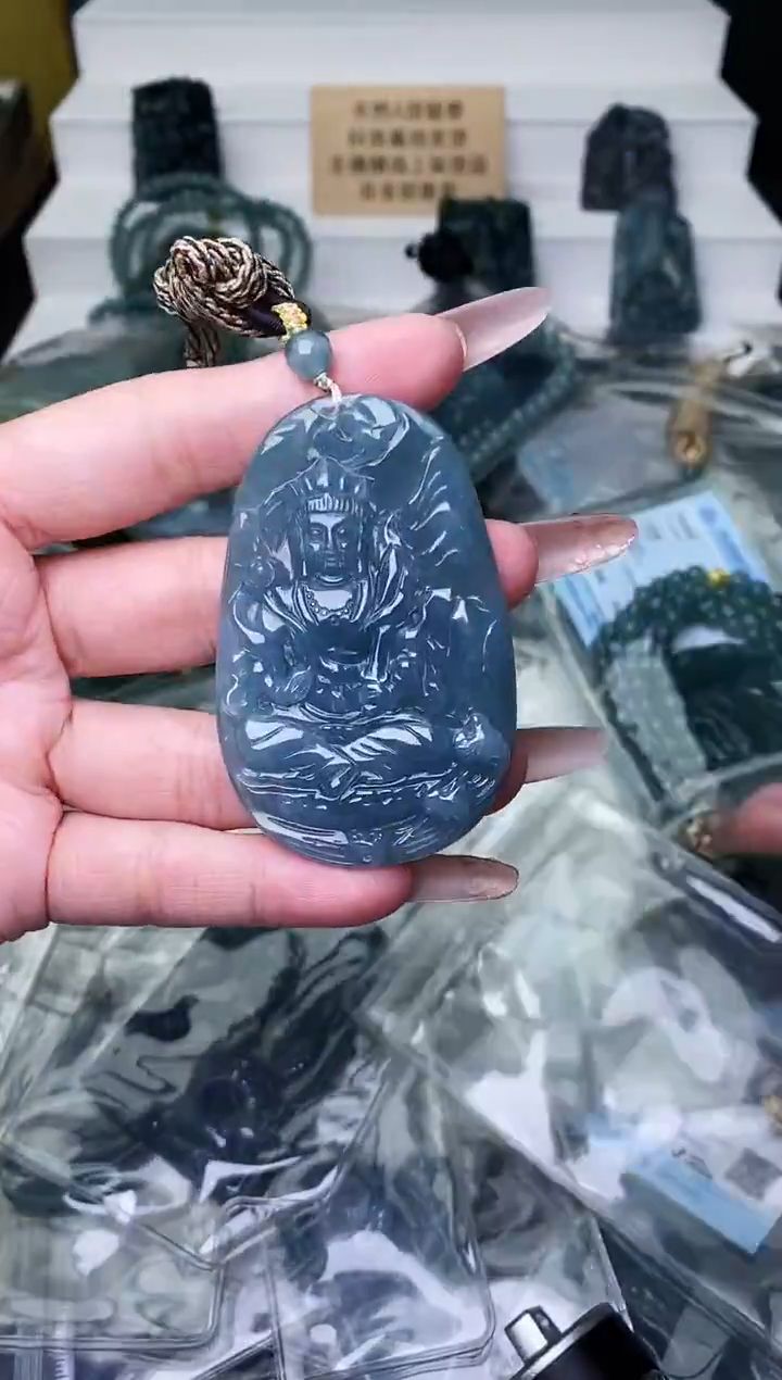 颈饰未镶嵌翡翠 