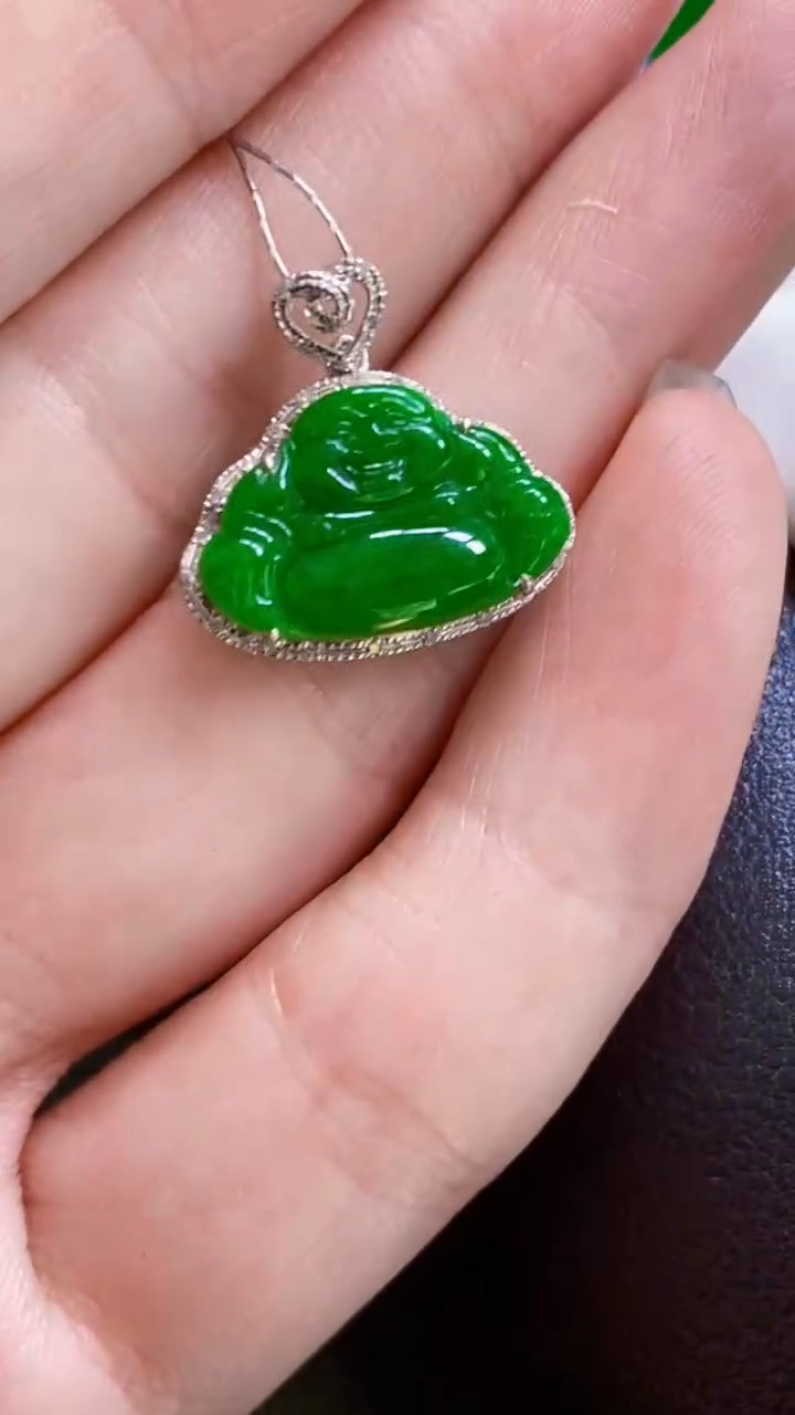 颈饰18K金镶嵌翡翠佛