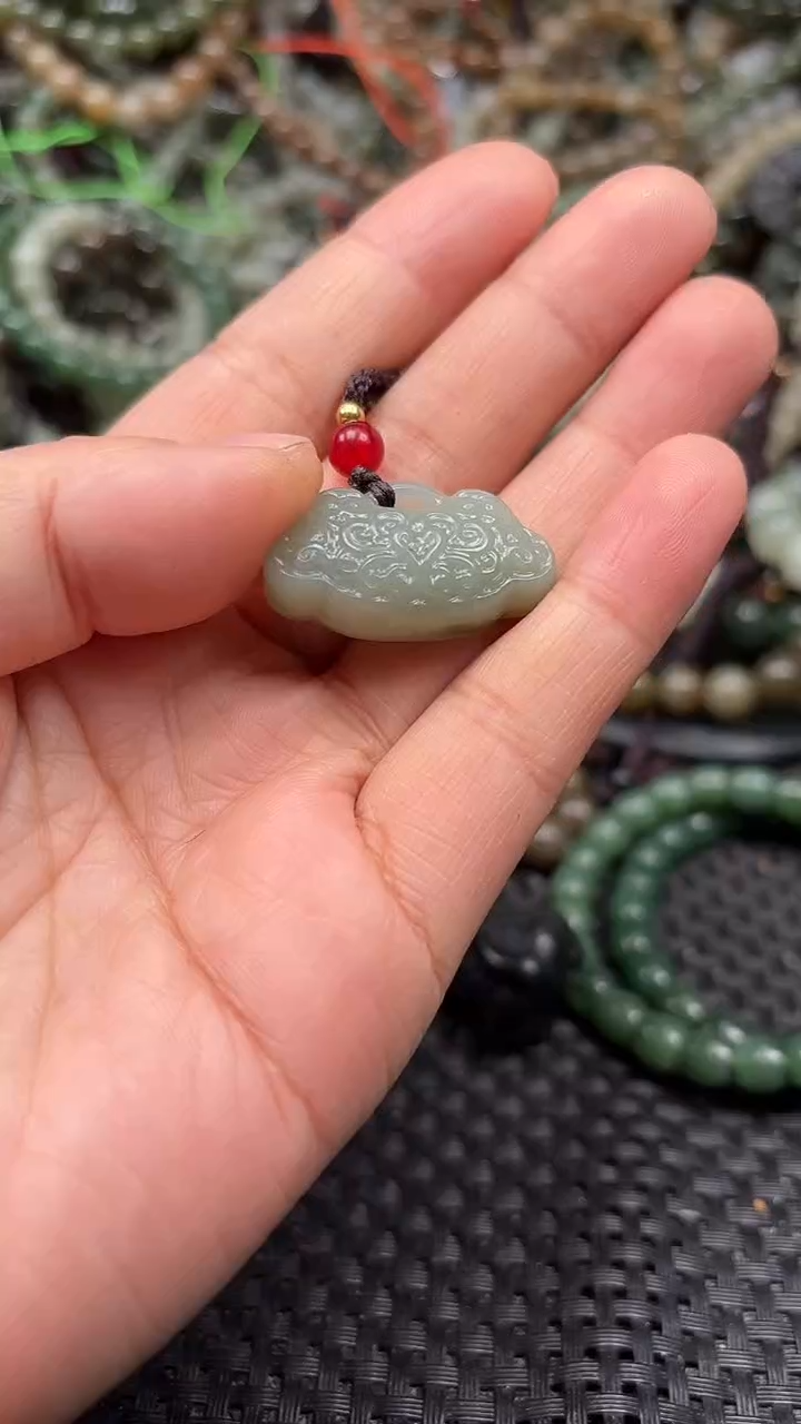 颈饰未镶嵌和田玉1