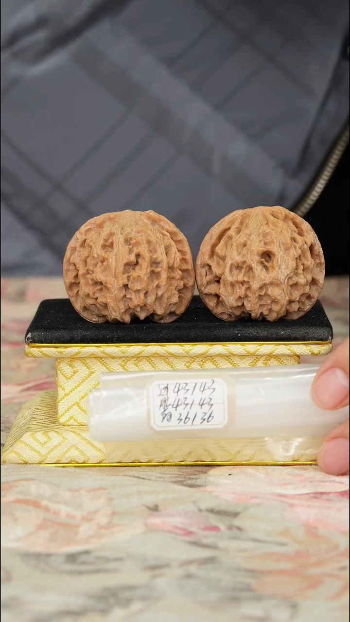 【闪购商品】文玩核桃把件苹果园