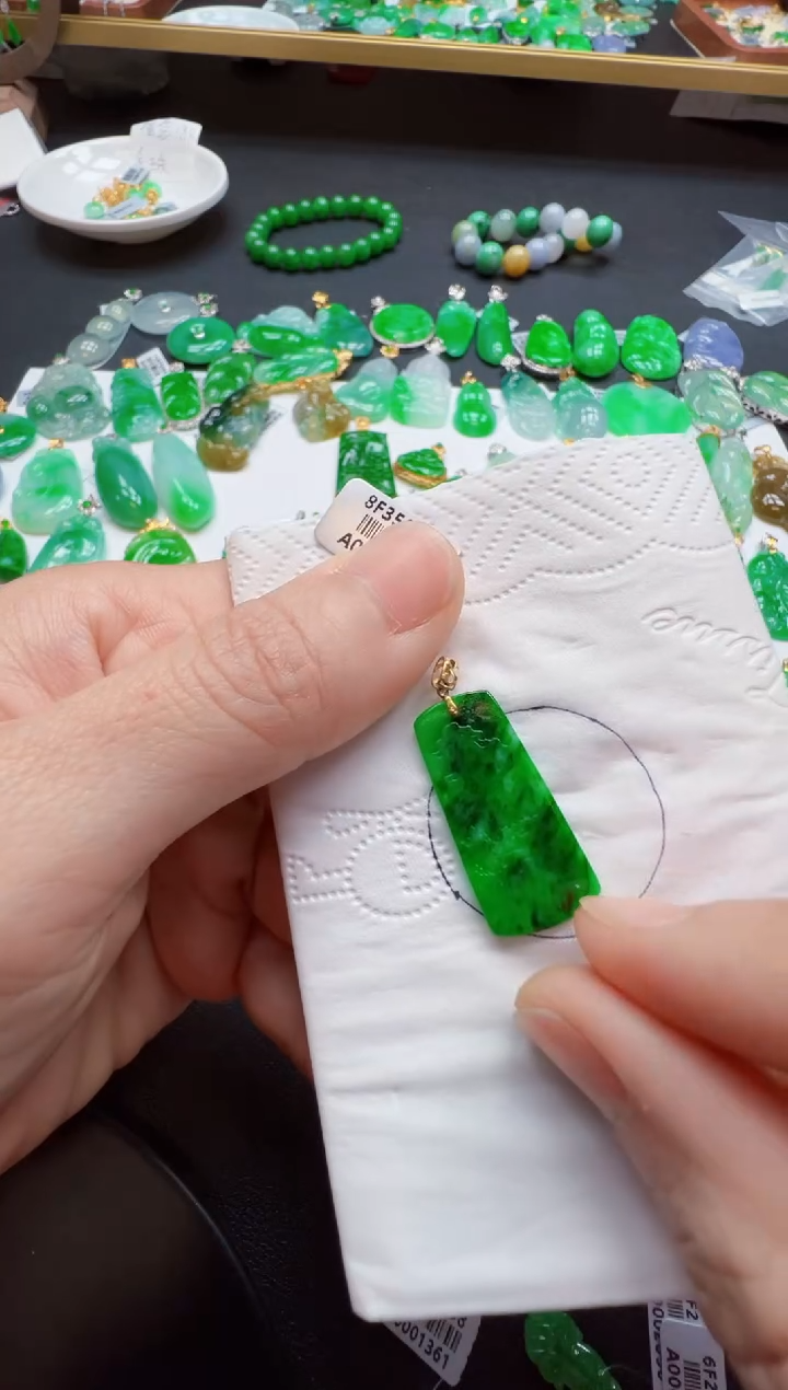 【闪购商品】翡翠吊坠(不含链)18K金镶嵌380