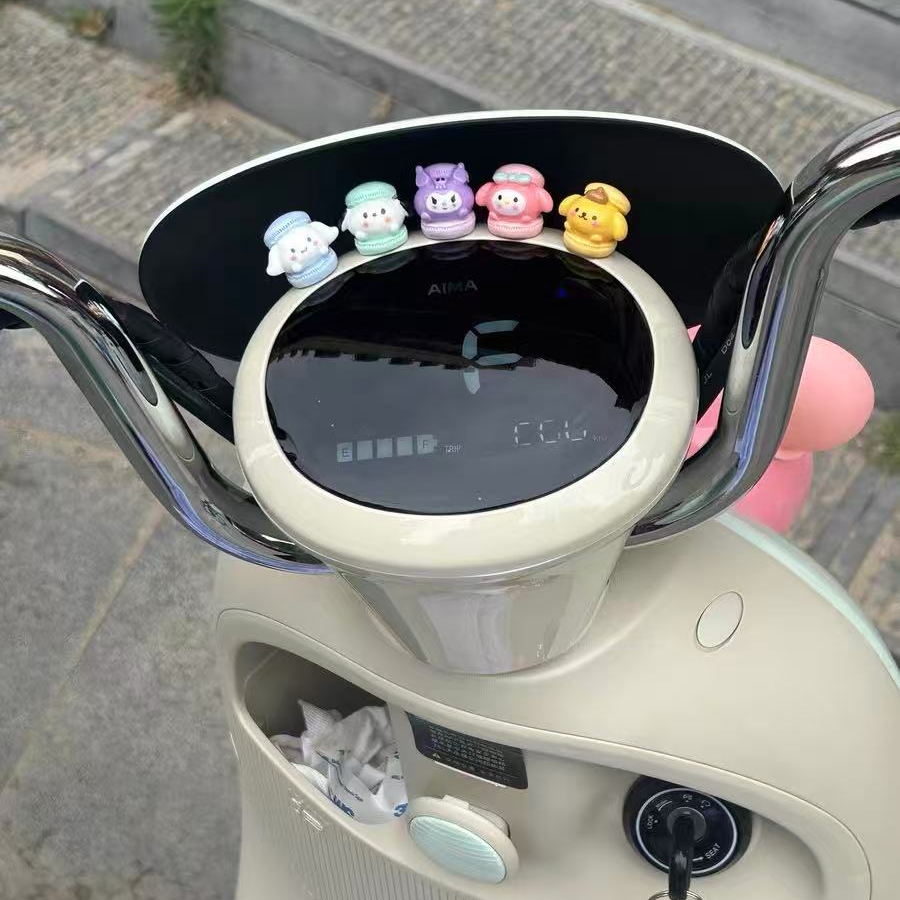 玉桂狗电动车装饰车载摆件可爱电瓶摩托车马卡龙公仔九号爱玛通用