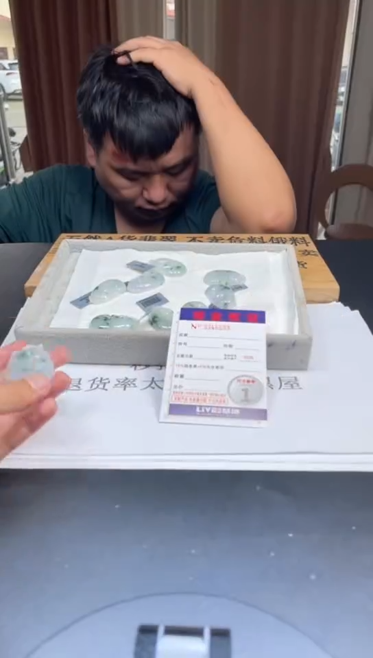 定制翡翠未镶嵌未抛光毛货多样性发其一拍一发一8599金扣