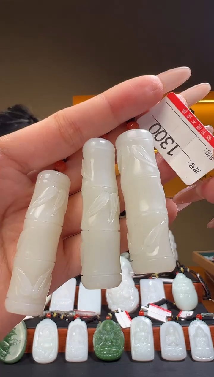 颈饰未镶嵌和田玉多样性发货其中一件