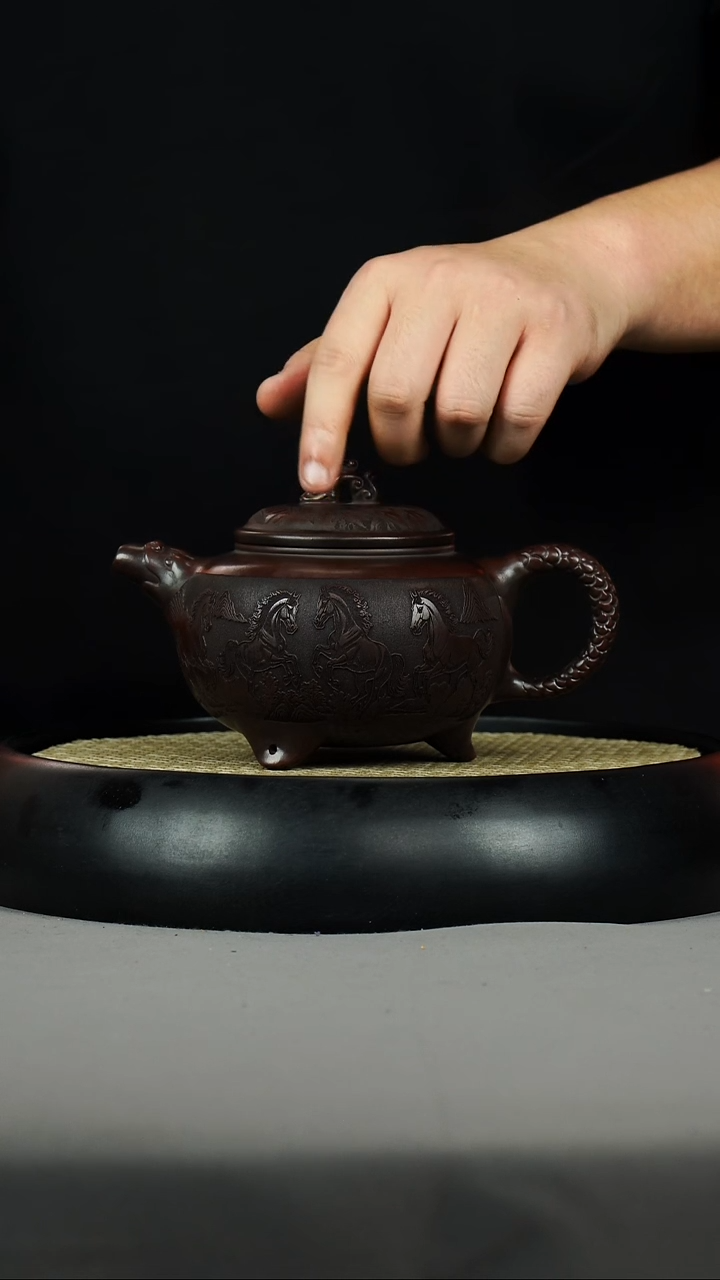 龙尊 石红 八骏 