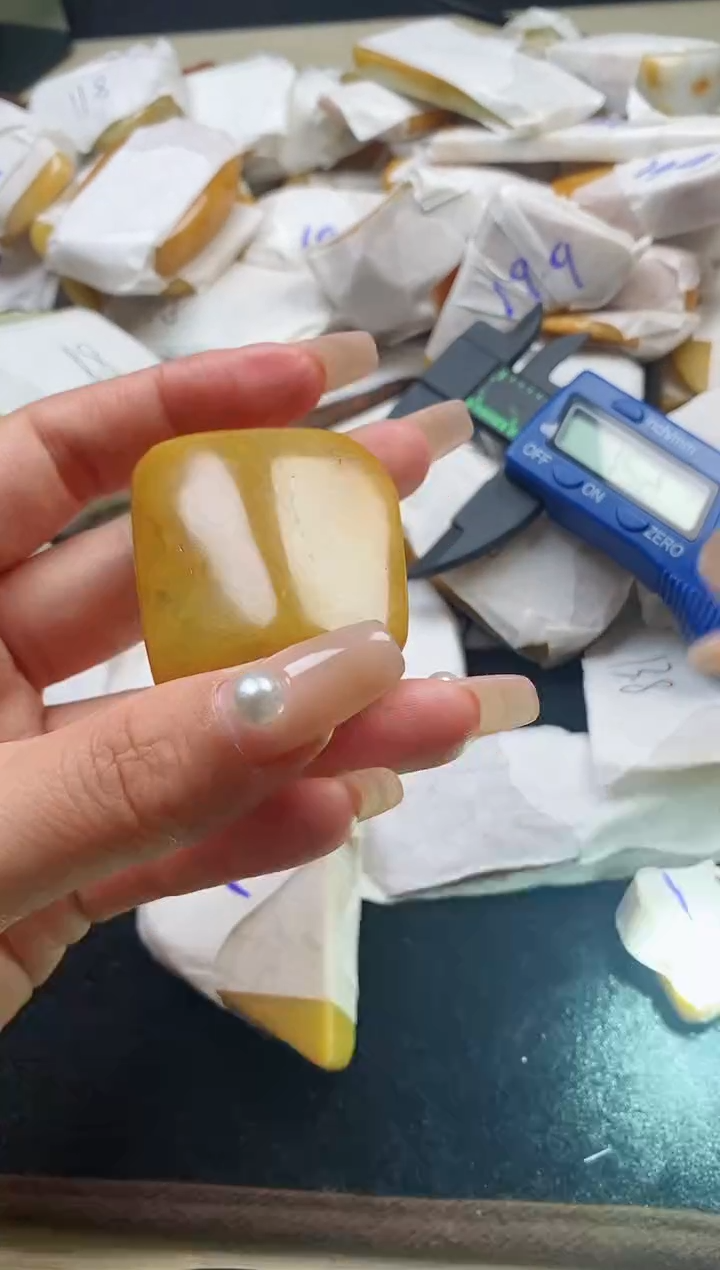 翡翠裸石翡翠挂件裸石
