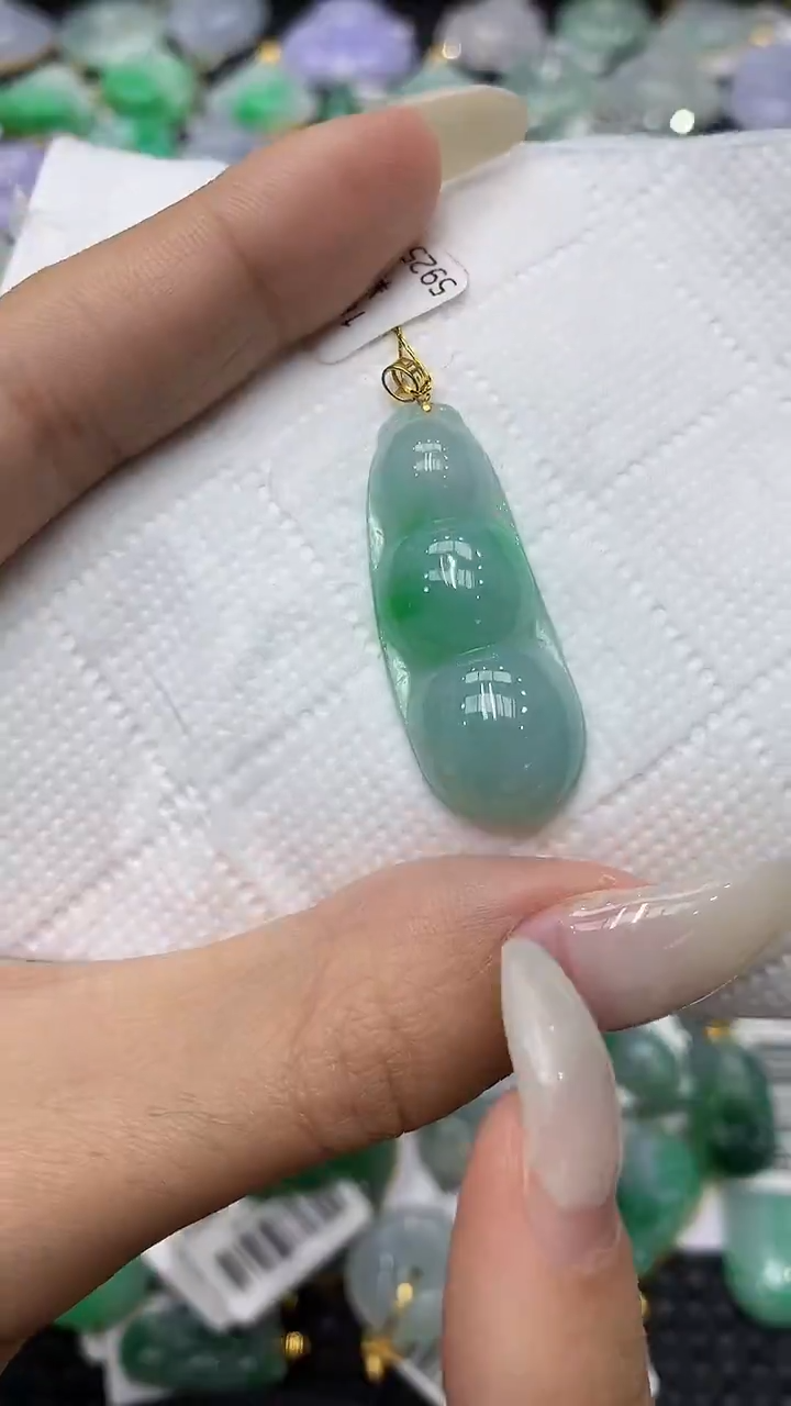 颈饰18K金镶嵌翡翠11111111111