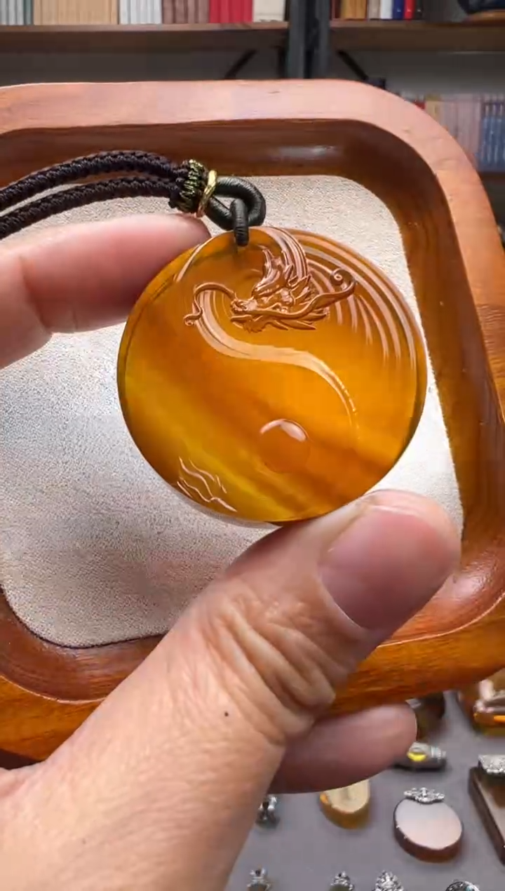 【闪购商品】琥珀颈饰未镶嵌太极龙吊坠