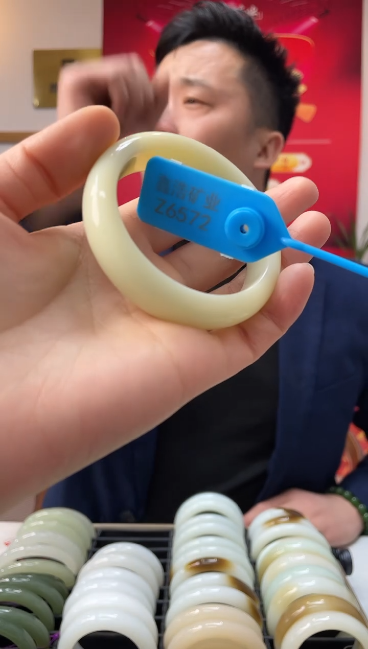 【闪购商品】和田玉手镯未镶嵌手镯Z6572圈口54-55