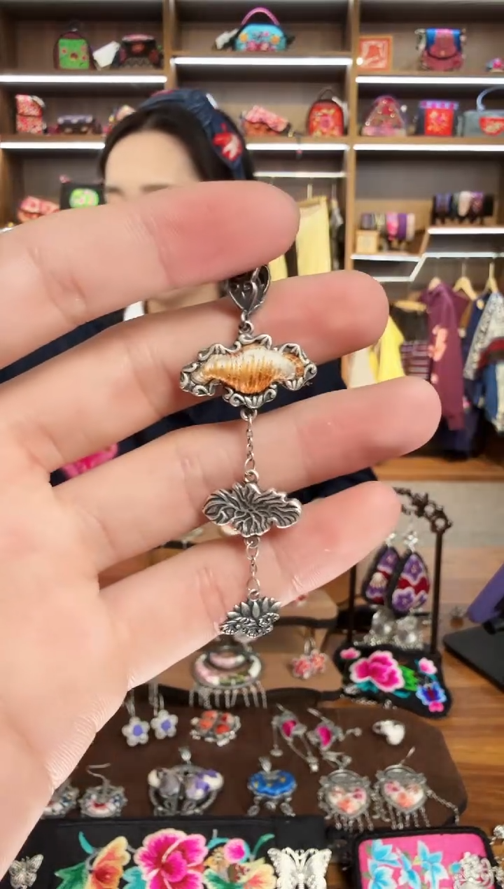 【闪购商品】织绣44蒙阿苏苗绣传承