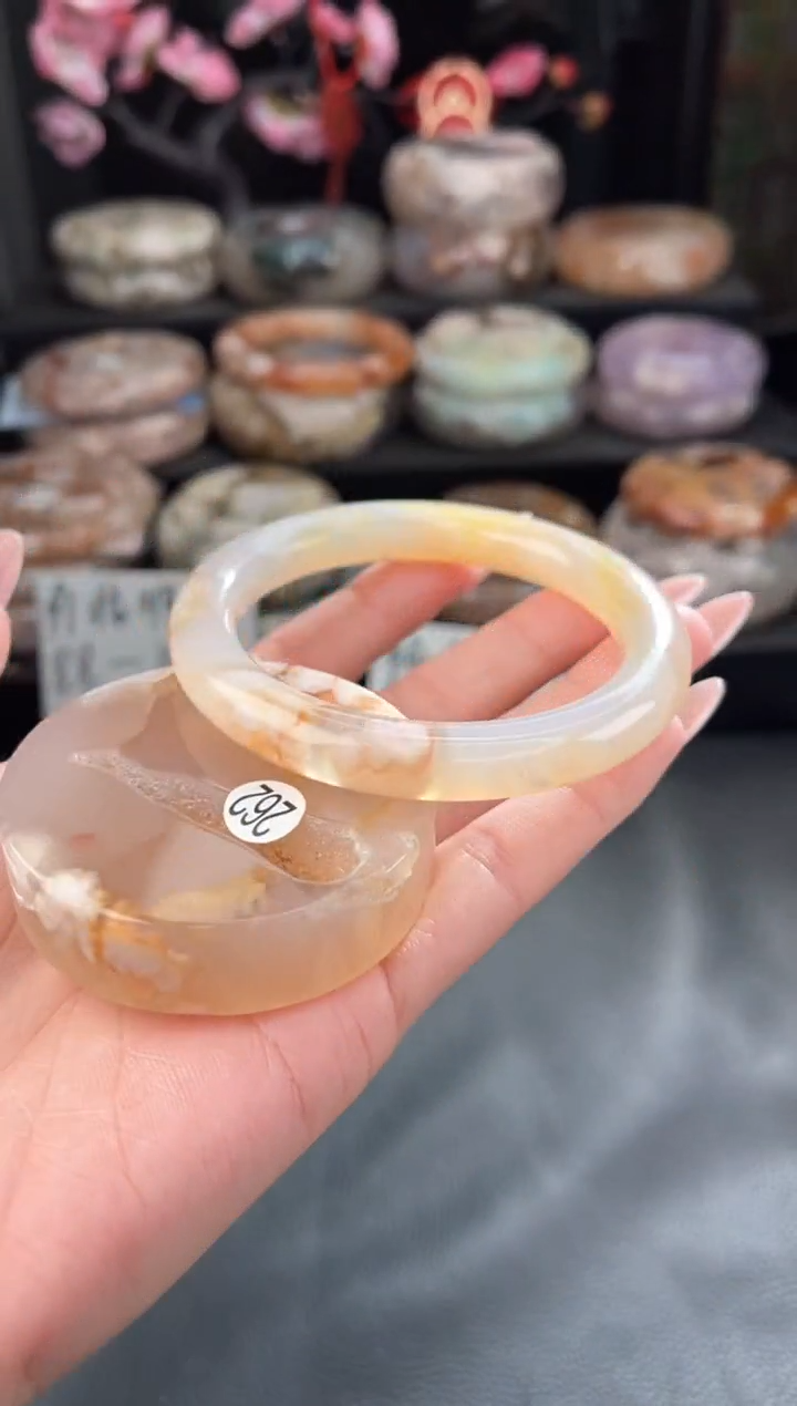 【闪购商品】石英质玉手镯未镶嵌樱花玛瑙57