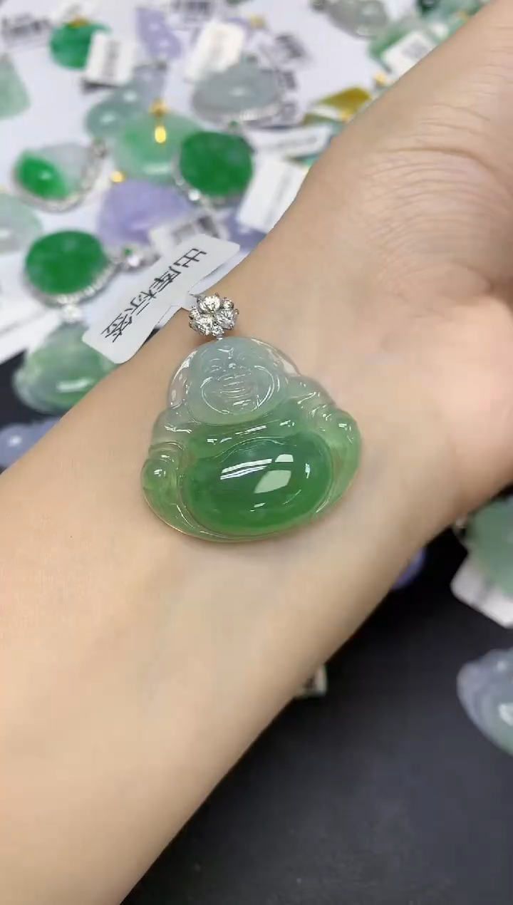 颈饰18K金镶嵌翡翠阿*天然缅甸翡翠A货百元以上9元证书费自理