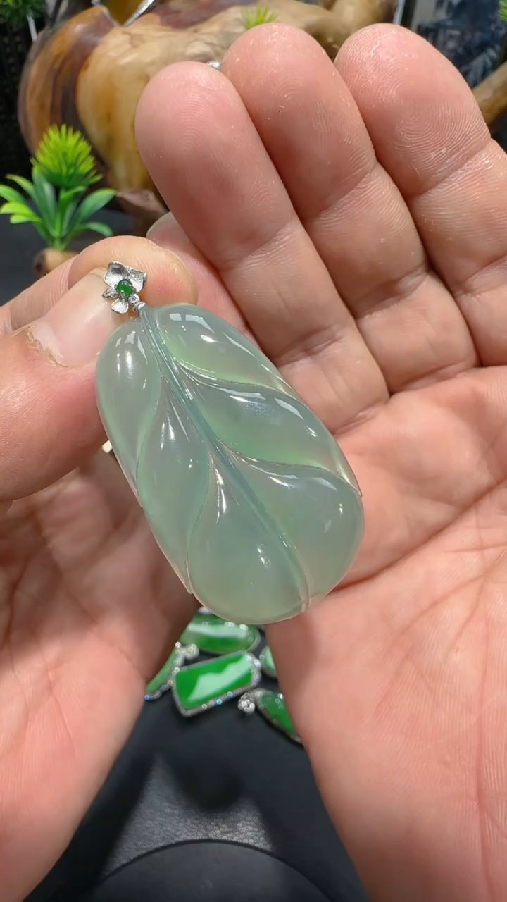 【闪购商品】翡翠吊坠(不含链)18K金镶嵌吊坠