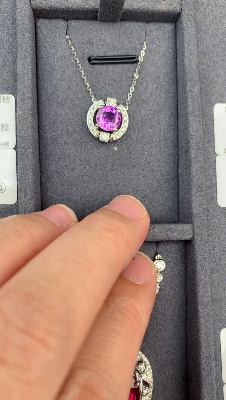 【闪购商品】彩色蓝宝石颈饰18K金镶嵌1.4ct无烧紫蓝宝项链