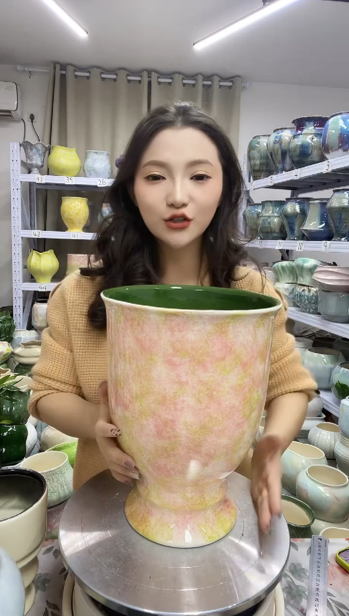 【12.4号】  花盆  高 ：    29口：21