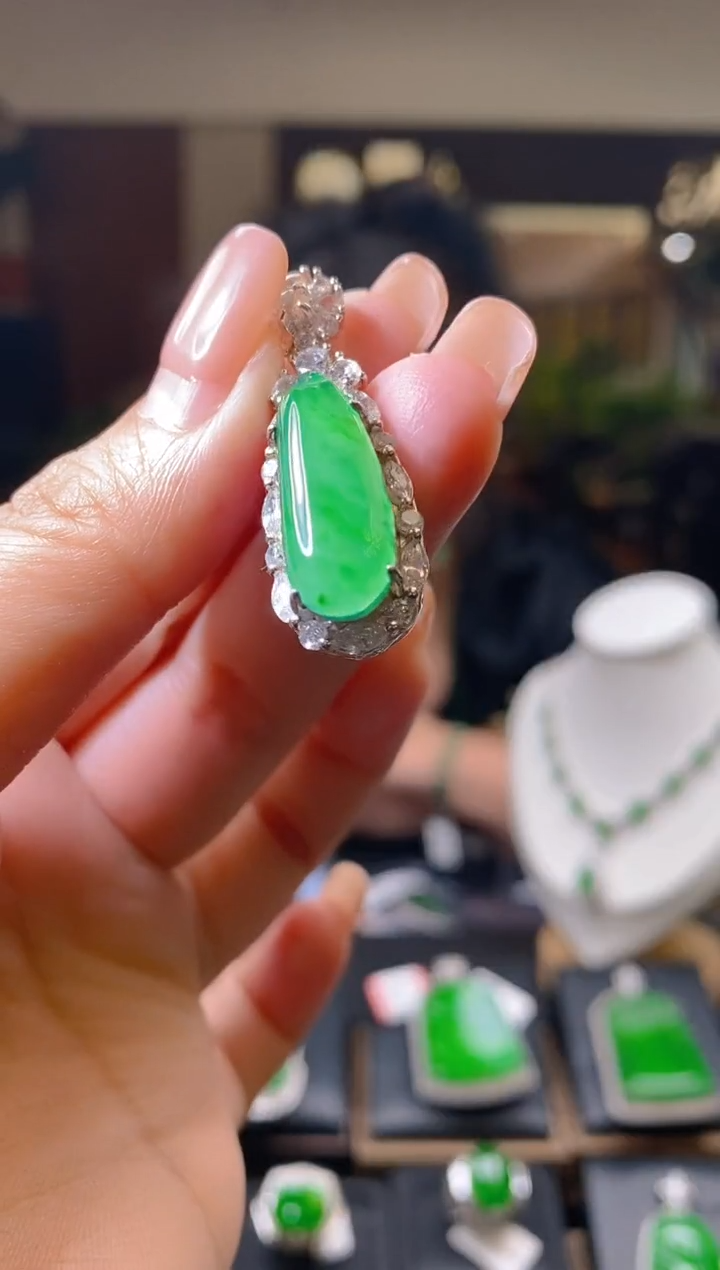 【闪购商品】翡翠吊坠(不含链)未镶嵌翡翠吊坠