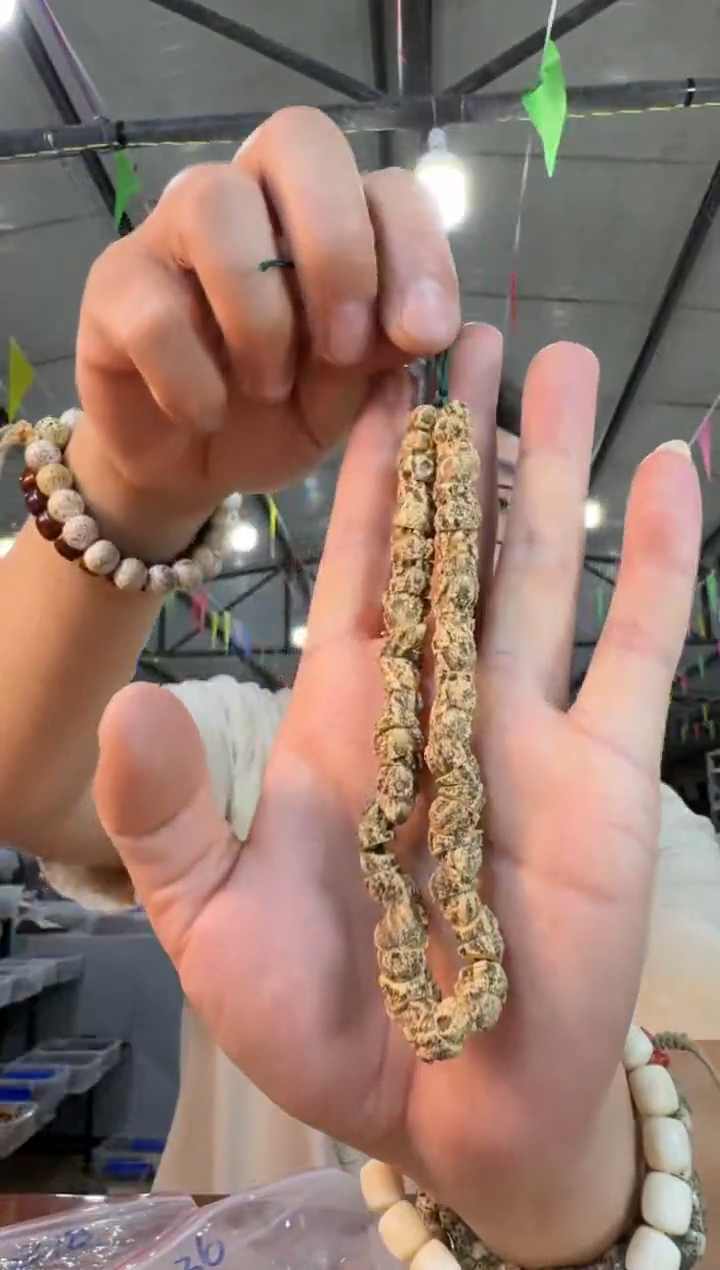 柏香籽/百香籽手串A54实物为准