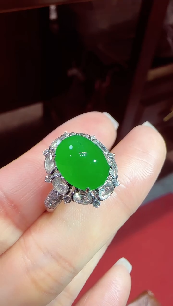 【闪购商品】翡翠戒指18K金镶嵌蛋面
