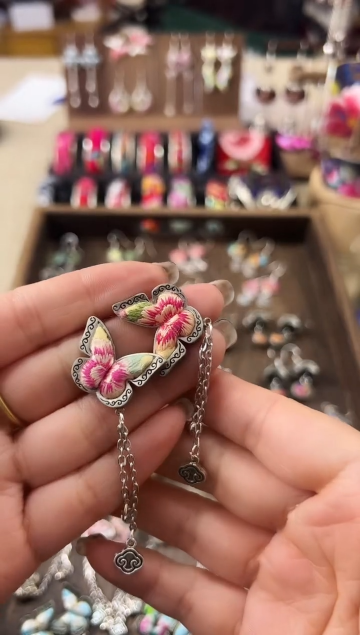 【闪购商品】织绣民族风老绣饰品126