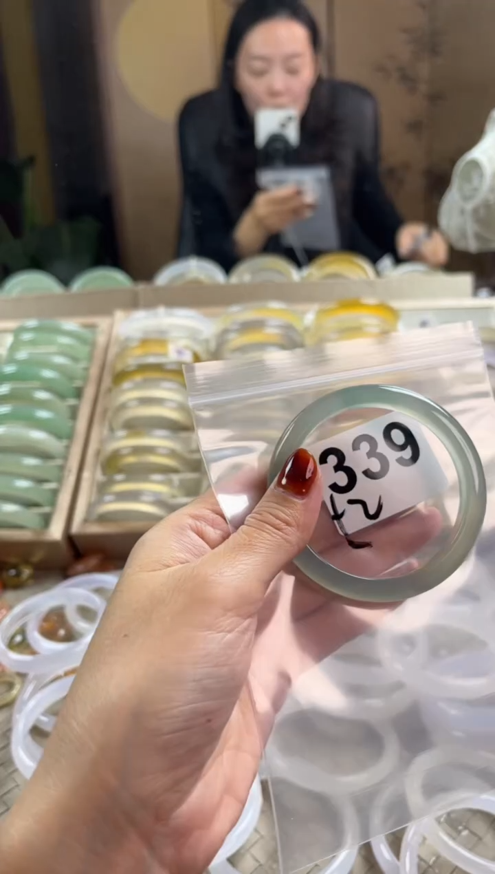 手镯玛瑙/玉髓未镶嵌339