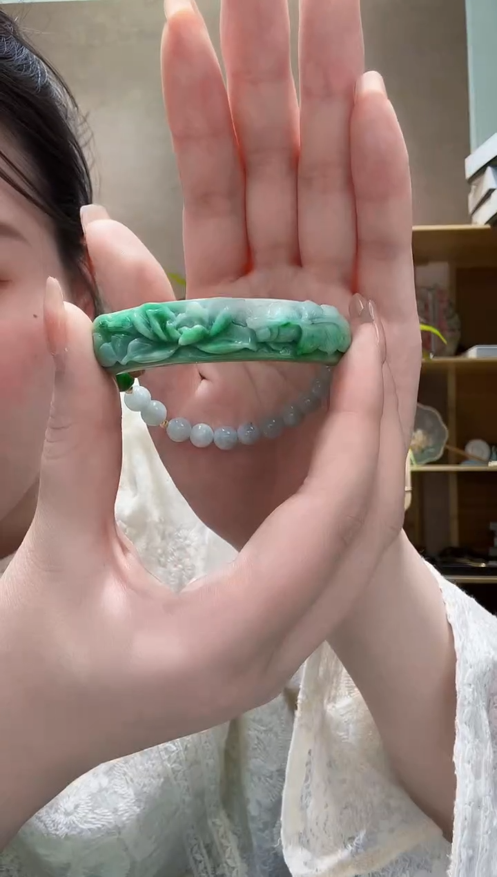 翡翠未镶嵌颈饰手牌