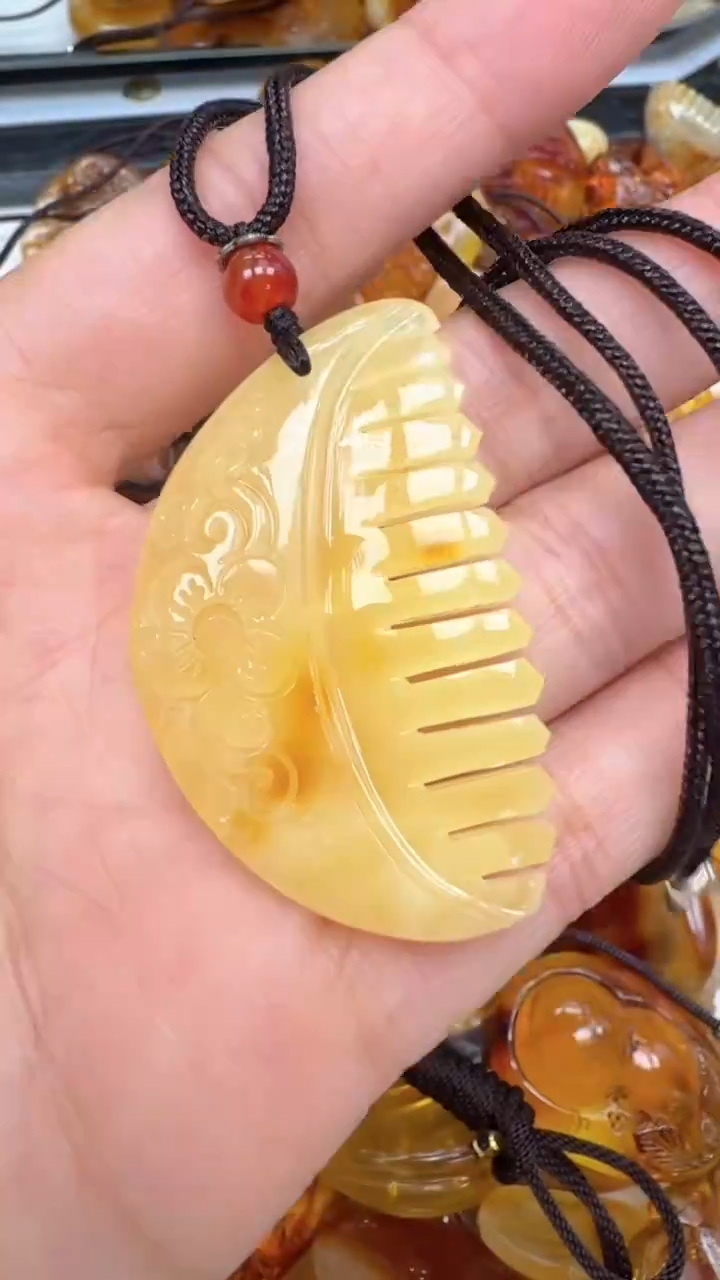 裸石琥珀未镶嵌如图