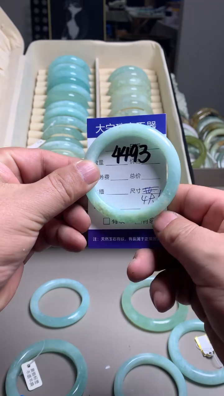 【闪购商品】蛇纹石玉手镯未镶嵌4493