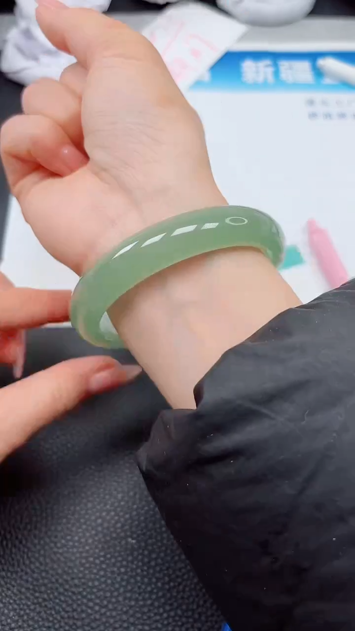 【闪购商品】石英质玉手镯未镶嵌A517