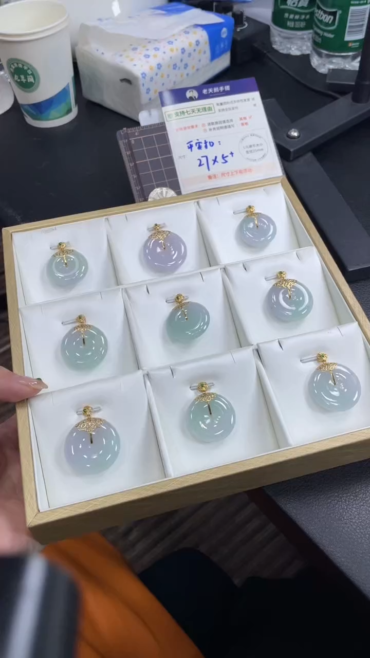 【闪购商品】翡翠颈饰18K金镶嵌翡翠平安扣33/多样性发其一CPZB