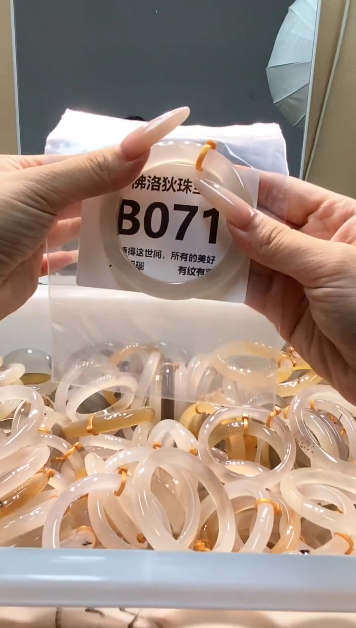 玛瑙/玉髓手镯未镶嵌B071