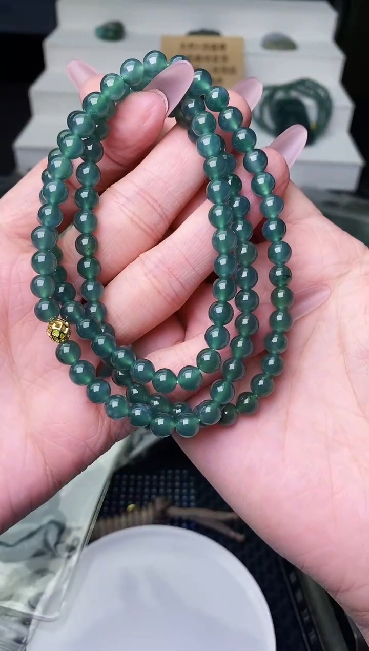 颈饰未镶嵌翡翠 