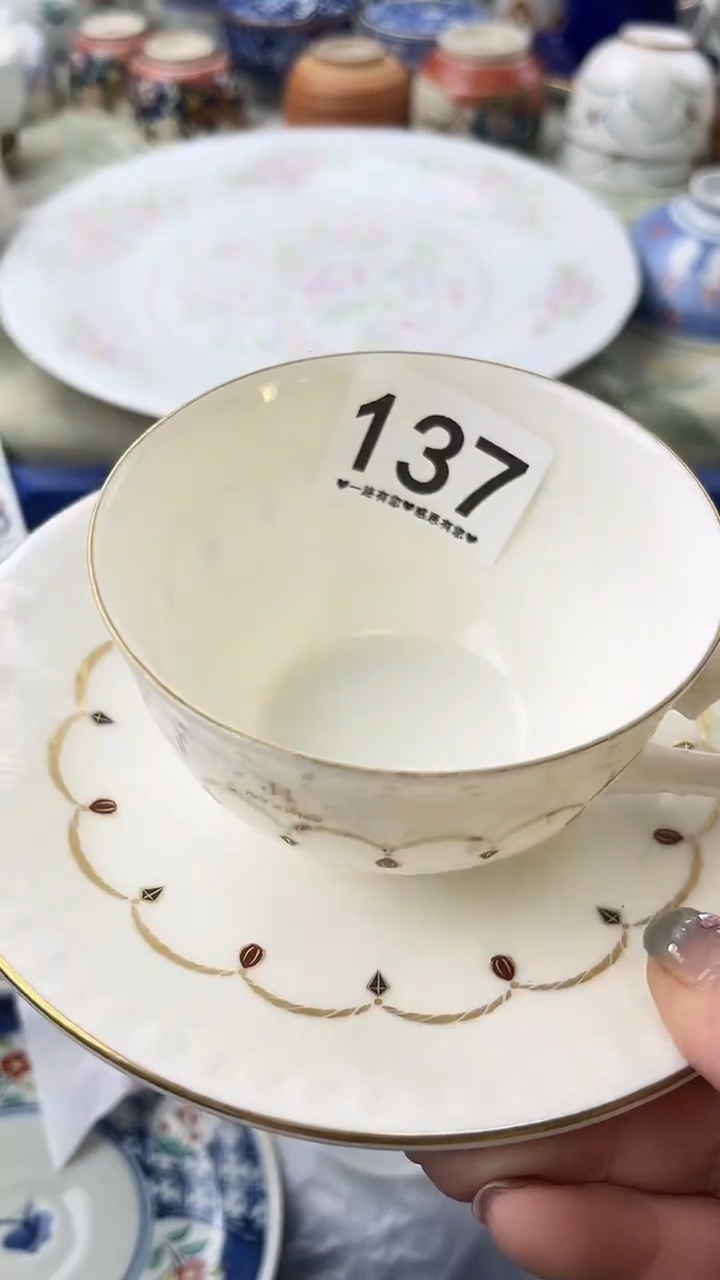 瓷片萍**逢137        