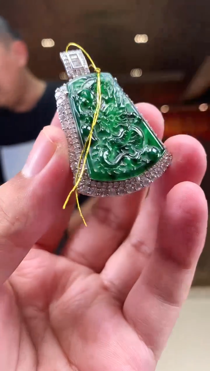 【闪购商品】翡翠颈饰未镶嵌        *551