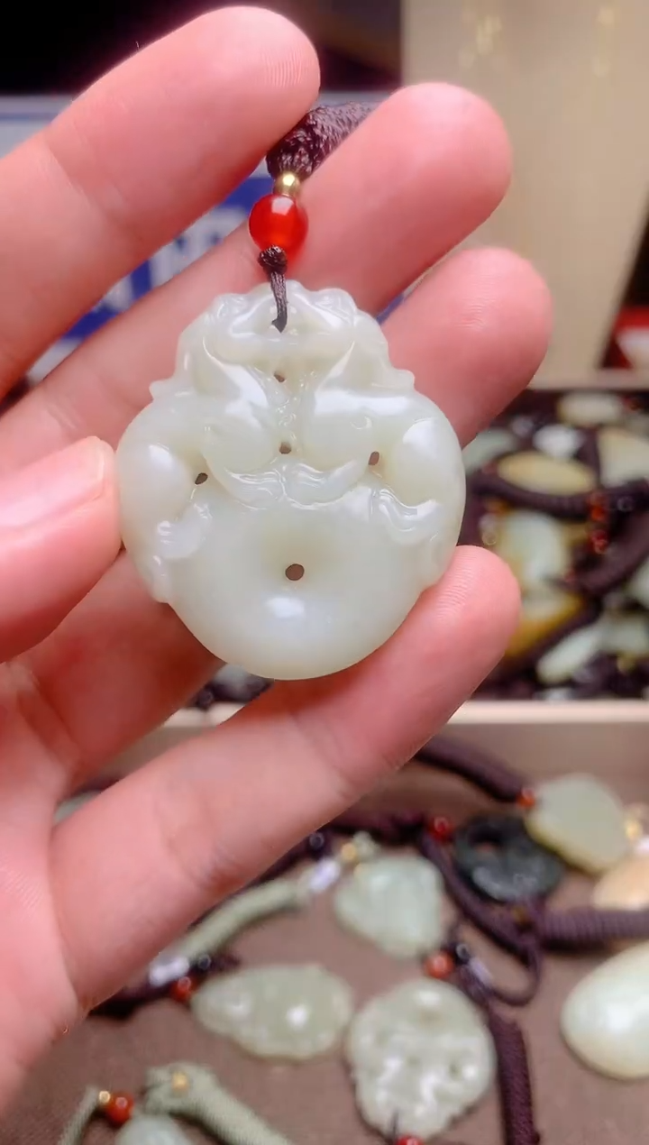 和田玉未镶嵌颈饰1