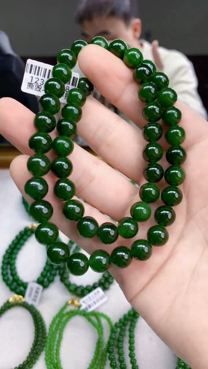 项链未镶嵌和田玉（碧玉）俄碧卡10的菠菜绿