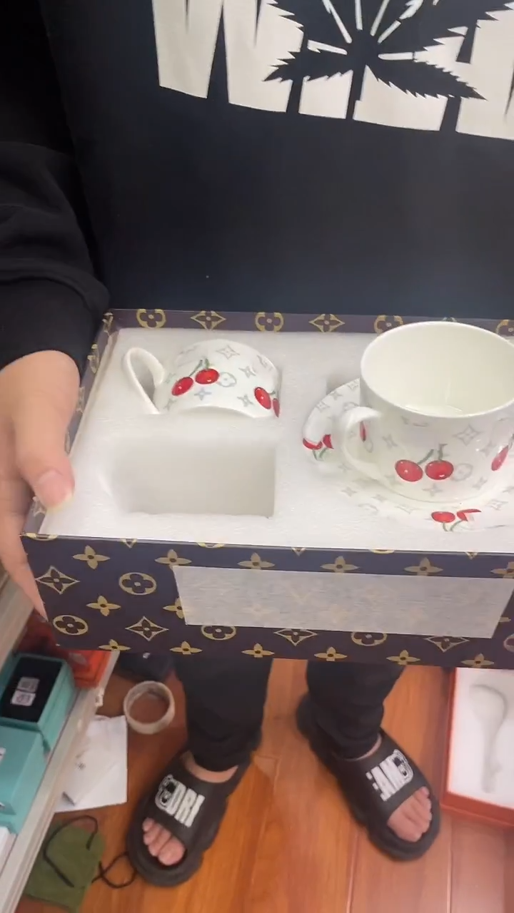 杯鸿辉家品牌瓷器，京东包邮！