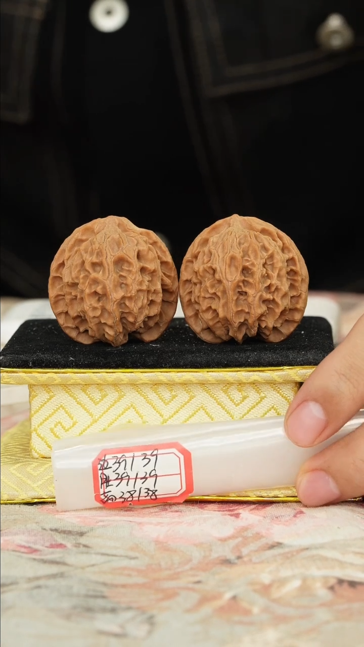 【闪购商品】文玩核桃把件苹果园有修