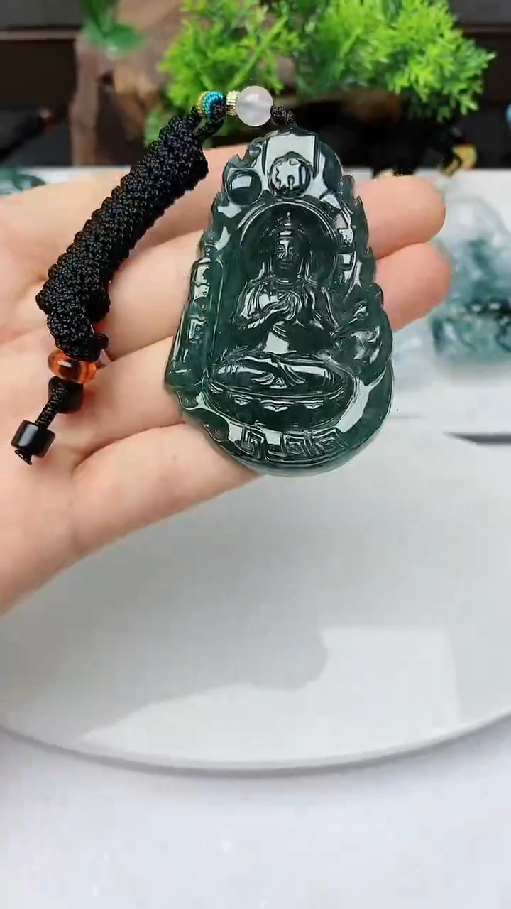 【闪购商品】翡翠颈饰未镶嵌         