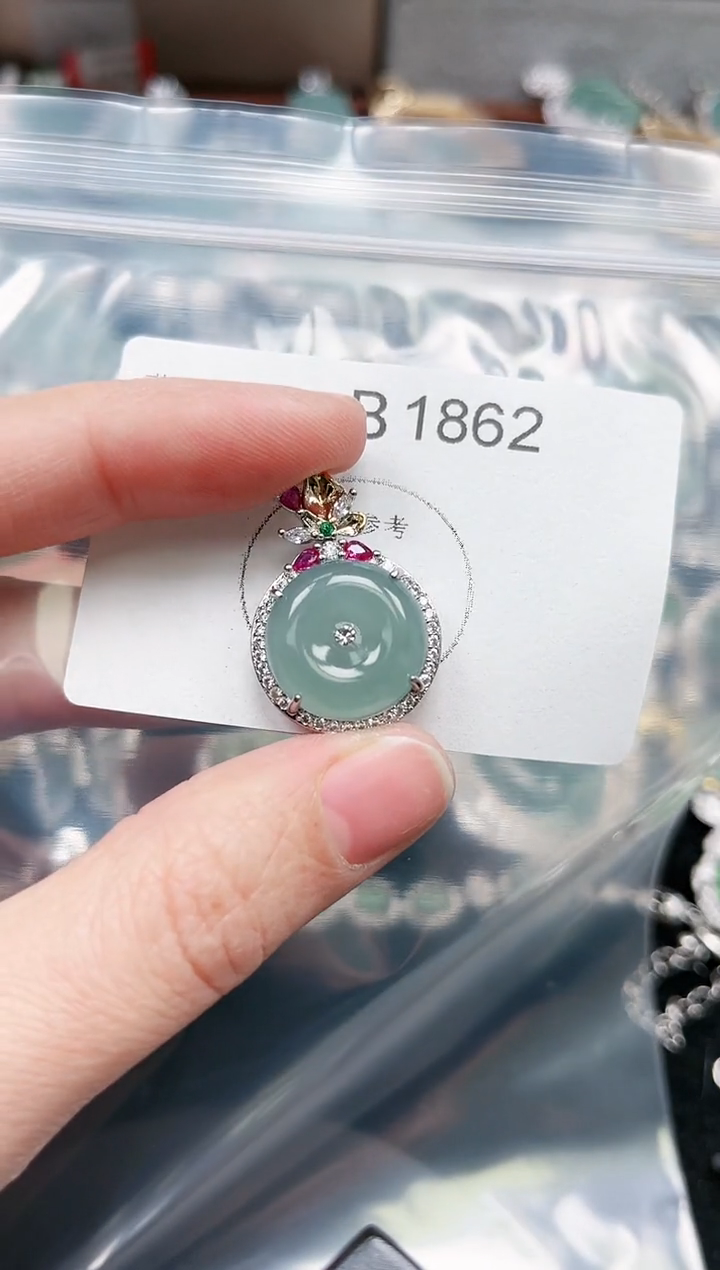 【闪购商品】翡翠颈饰未镶嵌赠皮绳1862