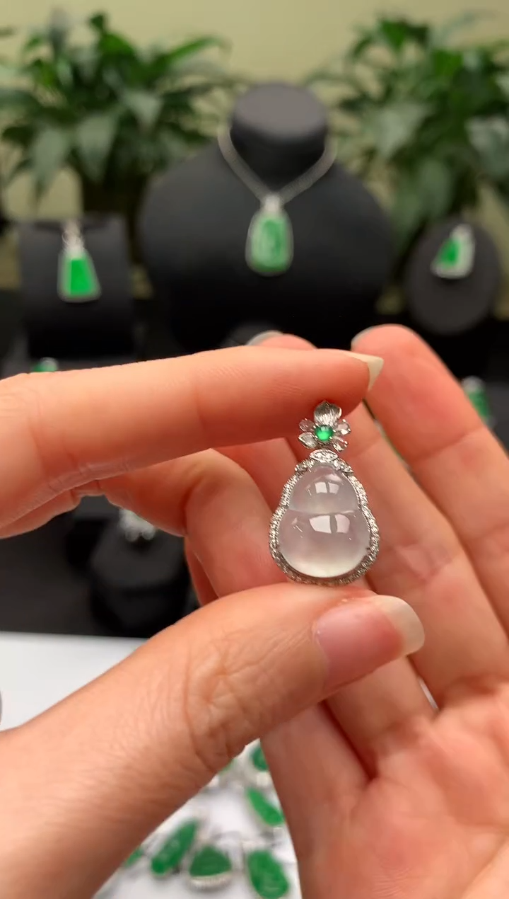 【闪购商品】翡翠颈饰18K金镶嵌葫芦