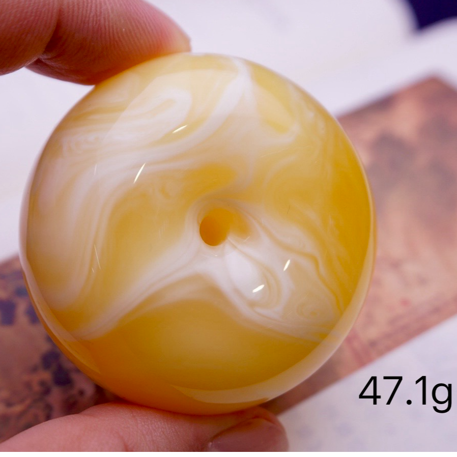 收藏级焦皮料时尚蜜蜡金瓷白拉丝溶洞平安扣吊坠