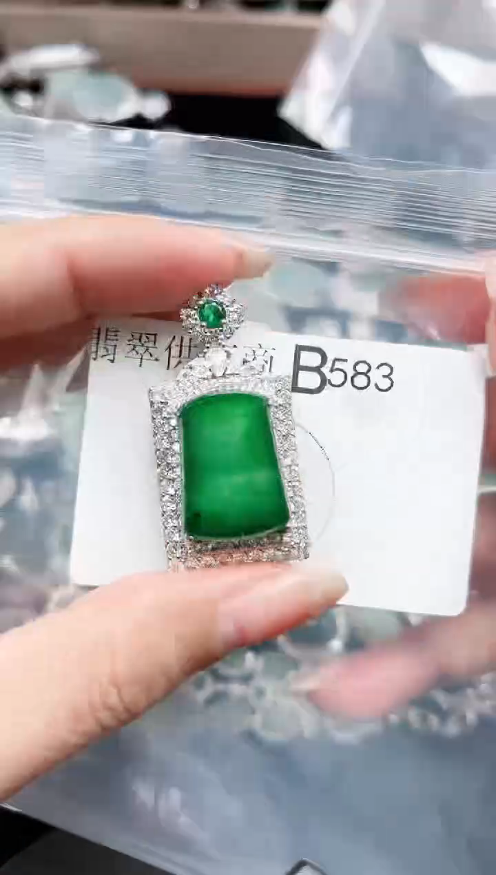 【闪购商品】翡翠颈饰未镶嵌583赠皮绳