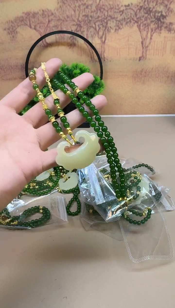 颈饰14K金镶嵌和田玉A124 