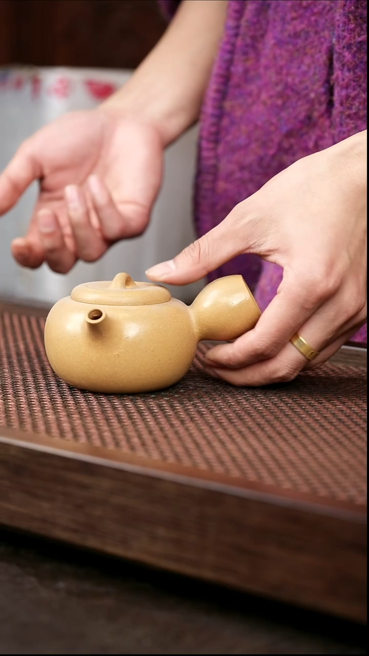 茶壶紫砂黄金段唐宇{微瑕}